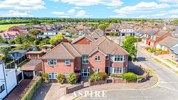 2 Bedroom Maisonette For Sale In Flat, Sadlers Mead, , Clare Road, Thundersley, SS7