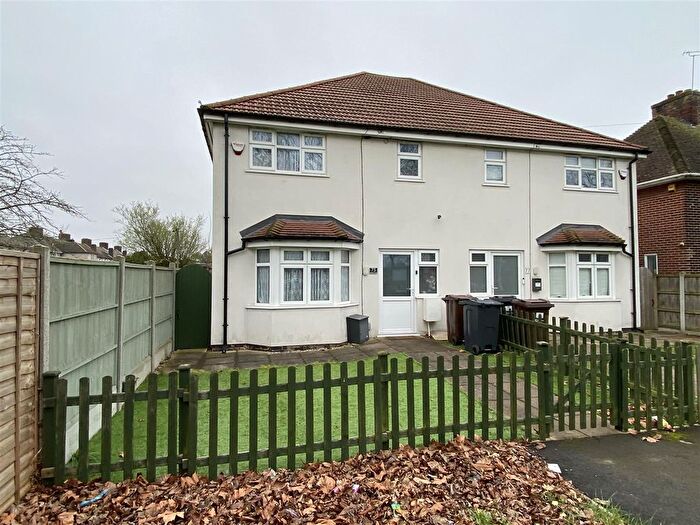 3 Bedroom Semi Detached House For Sale In Lodge Avenue, Dagenham, RM8