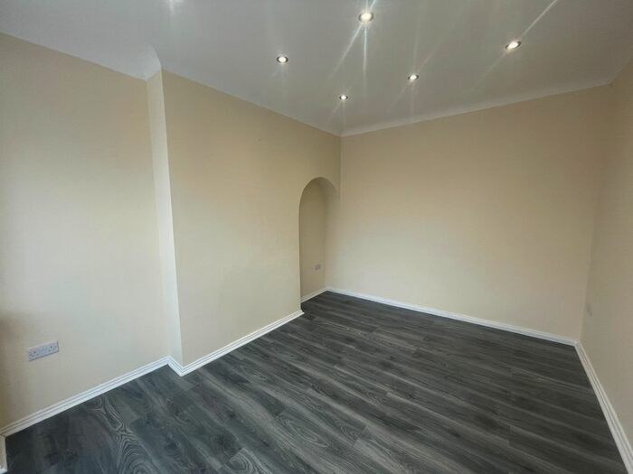 3 Bedroom Semi-Detached House To Rent In Downham Avenue, Leicester, LE4