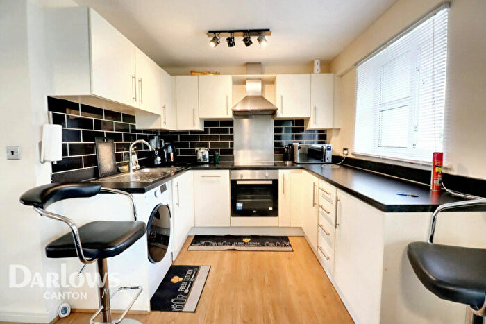 2 Bedroom Apartment For Sale In Overstone Court, Cardiff, CF10