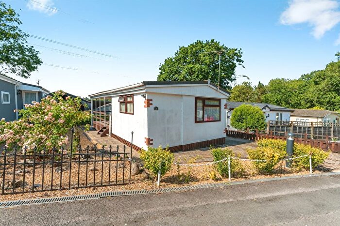 2 Bedroom Mobile/park Home For Sale In Ideal Park Homes, Bishopstoke Lane, Eastleigh, SO50