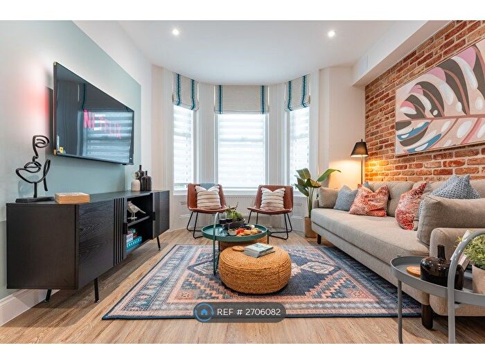 2 Bedroom Flat To Rent In St. Swithuns House, Bournemouth, BH1