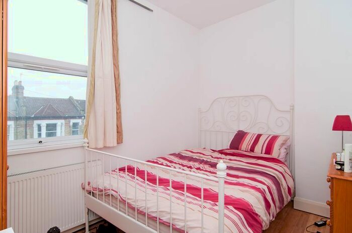 5 Bedroom Flat To Rent In Oaklands Grove, Shepherd's Bush, London, W12