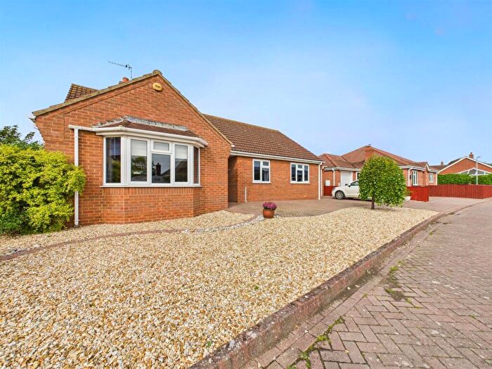 2 Bedroom Detached House For Sale In Holmes Close, Saltfleet, LN11