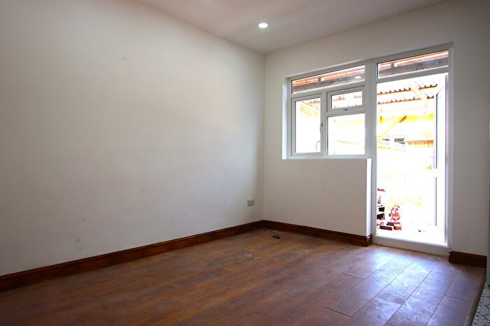 3 Bedroom Property To Rent In Streatham, London, SW16