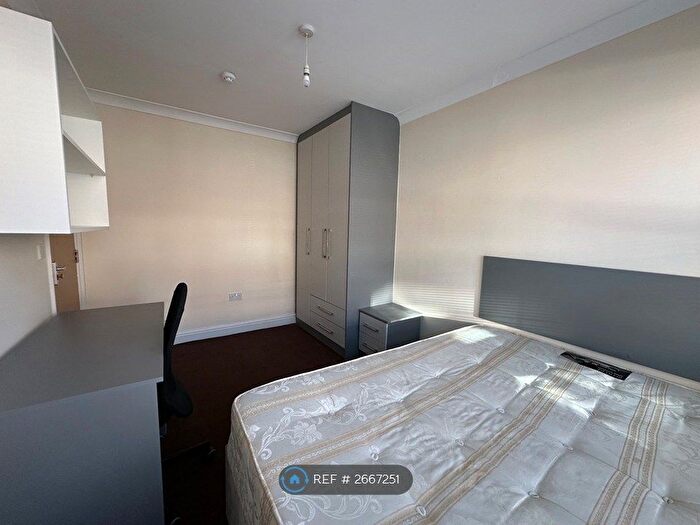 6 Bedroom Terraced House To Rent In Pitcroft Avenue, Reading, RG6