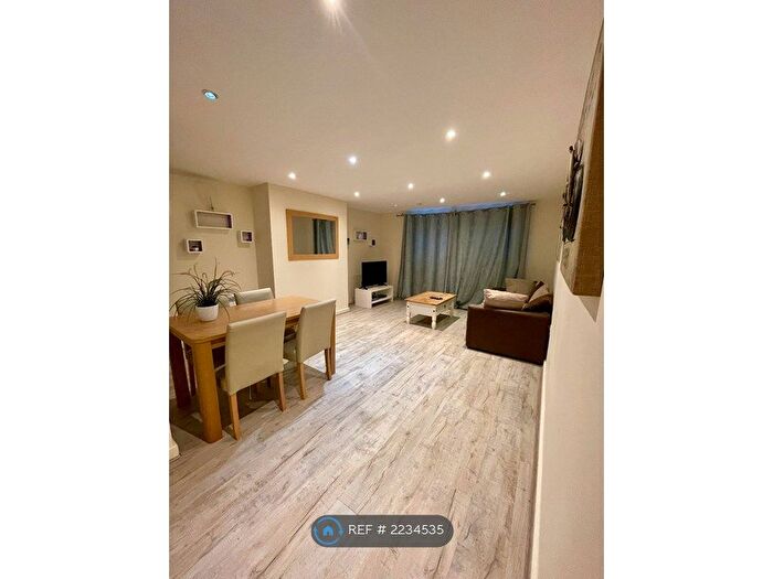 1 Bedroom Flat To Rent In Beckhampton Street, Swindon, SN1