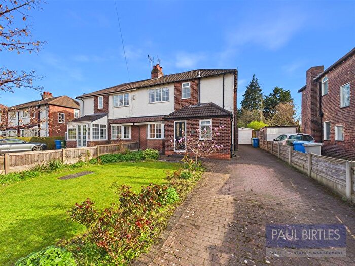 3 Bedroom Semi Detached House For Sale In Davyhulme Road, Davyhulme, Trafford, M41
