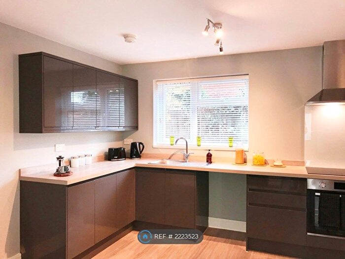 2 Bedroom Flat To Rent In Queensland Crescent, Chelmsford, CM1