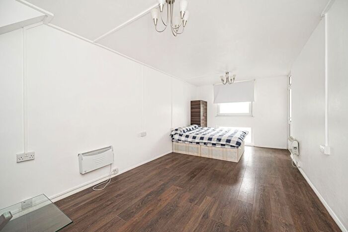 Studio For Sale In Pitsea Street, Limehouse, London, E1
