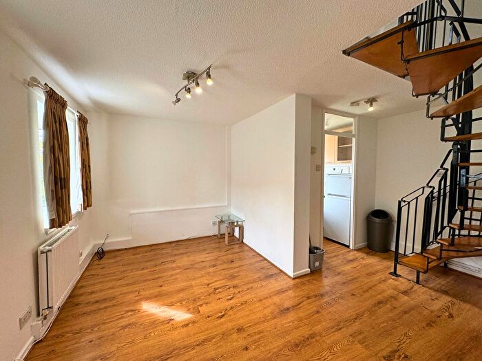 1 Bedroom End Of Terrace House To Rent In Moorland Gardens, Luton, LU2