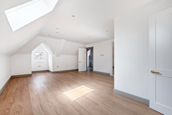2 Bedroom Apartment For Sale In Malden Road, Cheam, Sutton, SM3