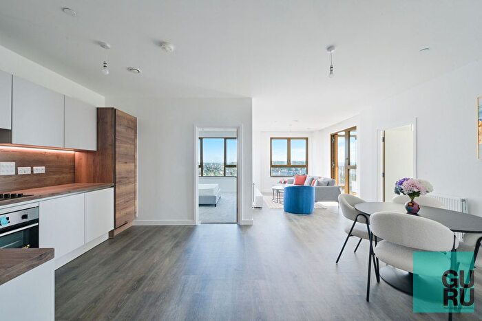 2 Bedroom Flat To Rent In Bermondsey Heights, London, SE15