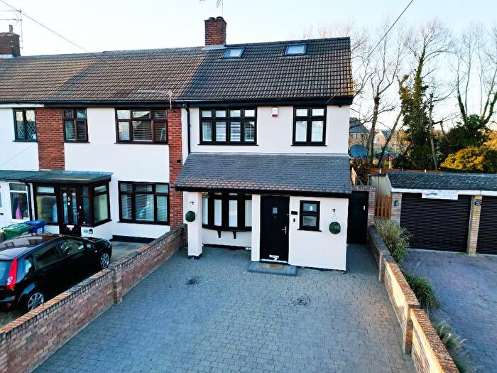 3 Bedroom Semi-detached House For Sale In Kingsman Road, Stanford Le Hope, Essex, SS17