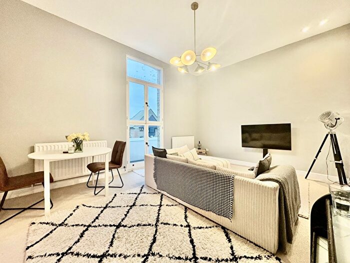 2 Bedroom Flat To Rent In Star Street, Ware, SG12