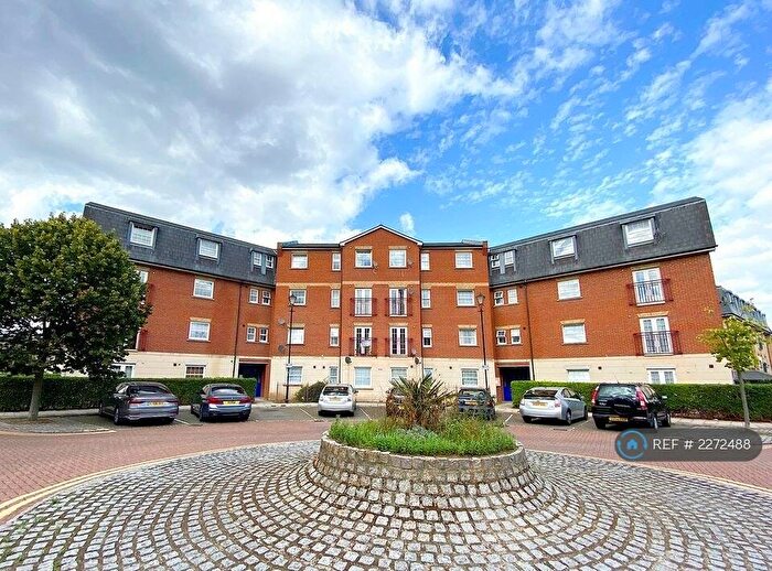 3 Bedroom Flat To Rent In Queensberry Place, London, E12