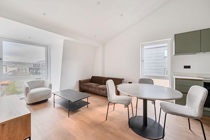 2 Bedroom Flat To Rent In The Willows, Windsor Bridge Road Bath, BA2