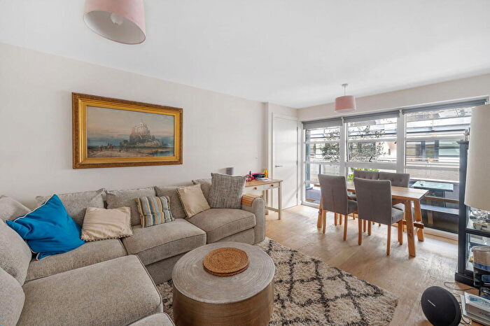 2 Bedroom Flat To Rent In Candlemakers Apartments, Battersea, SW11