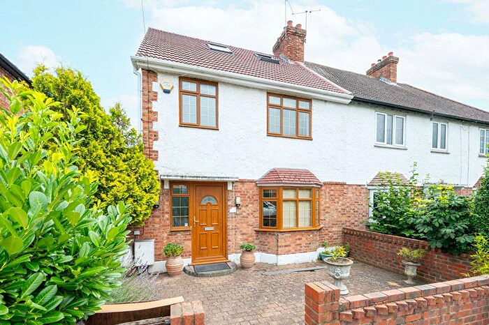 4 Bedroom Property To Rent In The Tee, Acton, London, W3