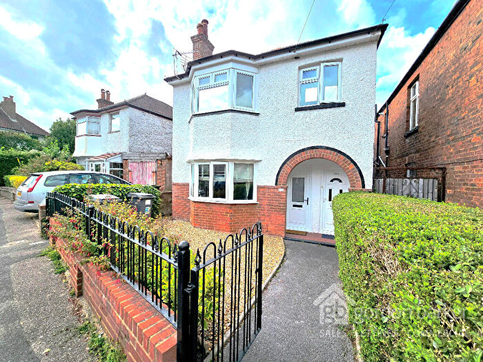 2 Bedroom Flat For Sale In Green Road, Bournemouth, Dorset, BH9