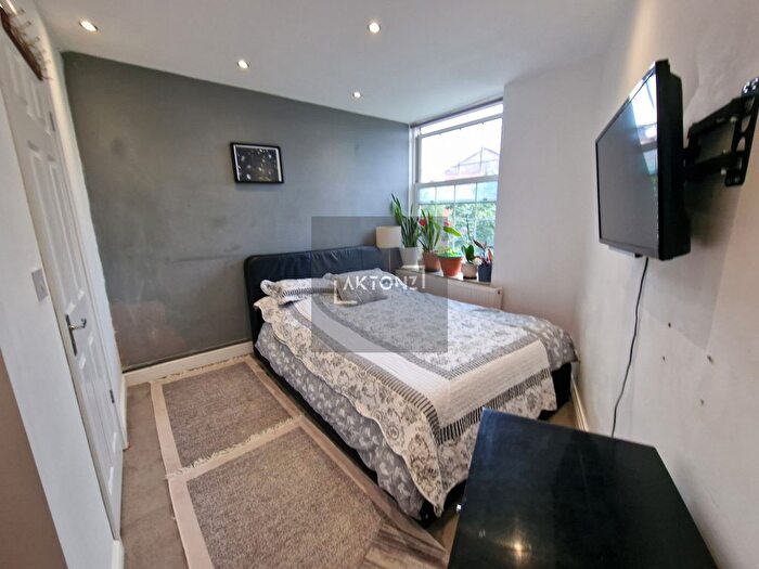 1 Bedroom Studio To Rent In Pembury Road, Hackney, London, E5