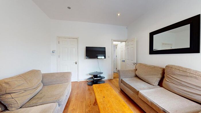 5 Bedroom House To Rent In Langdon Street, Sheffield, S11
