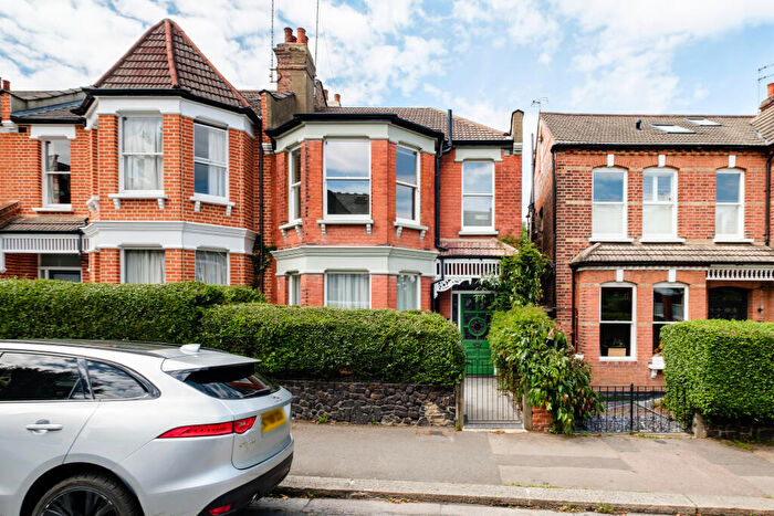 4 Bedroom Terraced House For Sale In Greenham Road, London, N10