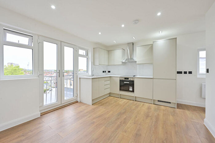 1 Bedroom Flat To Rent In Central Road, Morden, SM4