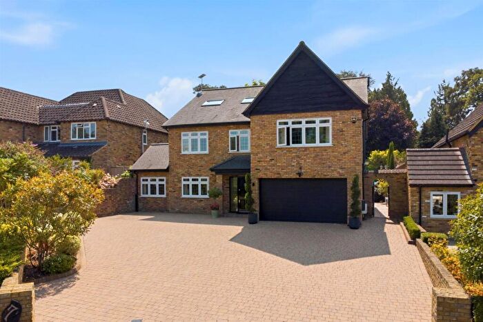 5 Bedroom Detached House For Sale In Bradgate Close, Cuffley, EN6