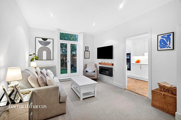 3 Bedroom Flat For Sale In Bowden Street, London, SE11