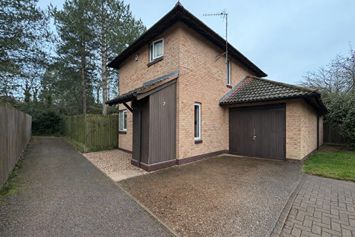 3 Bedroom House To Rent In Breamore Court, Great Holm, MK8