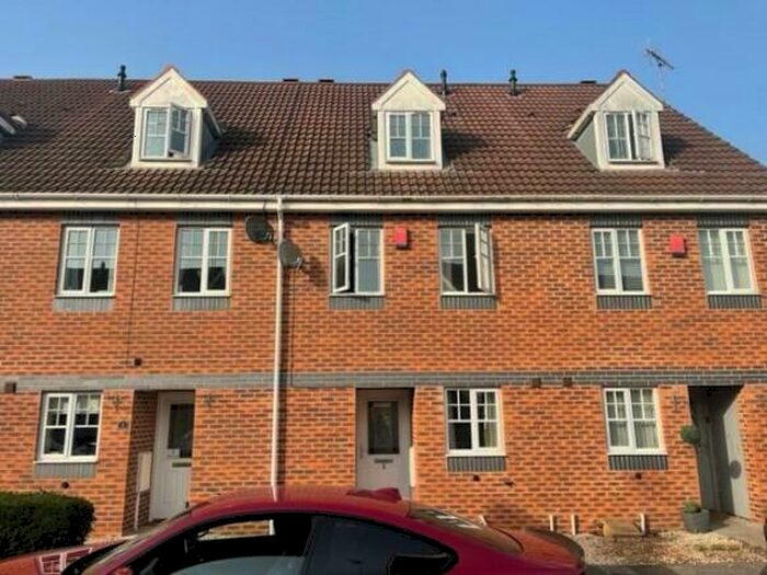3 Bedroom Town House To Rent In Amber Street, Mansfield, NG18