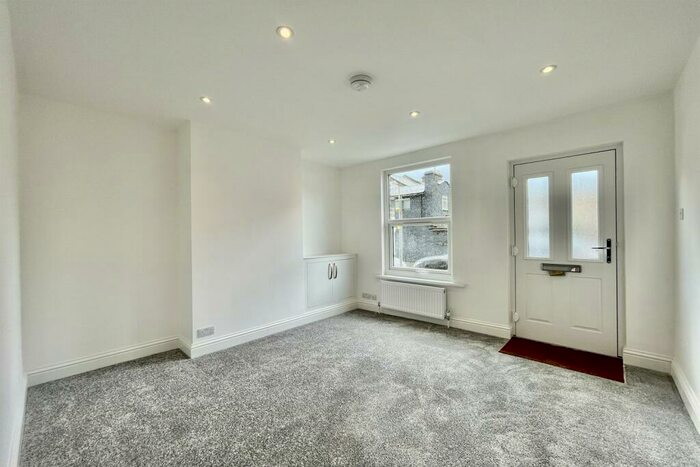 2 Bedroom House To Rent In Alfred Road, CM14