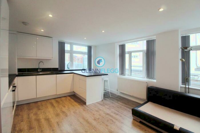 3 Bedroom Apartment To Rent In High St, Slough, SL1