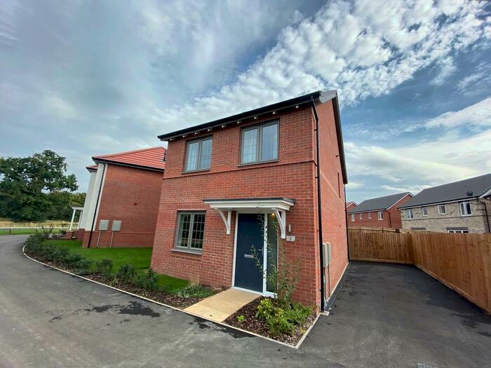 3 Bedroom House To Rent In Doherty Close, Warwick, CV34