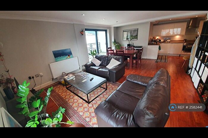 3 Bedroom Flat To Rent In Marden House, London, E1