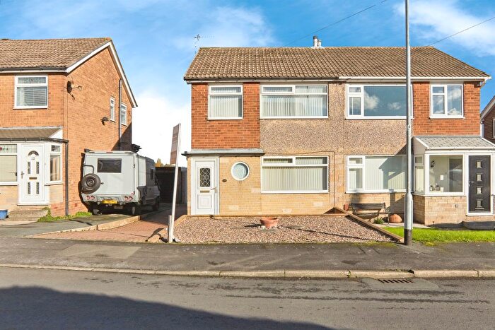 3 Bedroom Semi Detached House For Sale In Kent Close, Pudsey, LS28