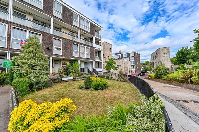 3 Bedroom Flat To Rent In Kiln Place, Gospel Oak, London, NW5