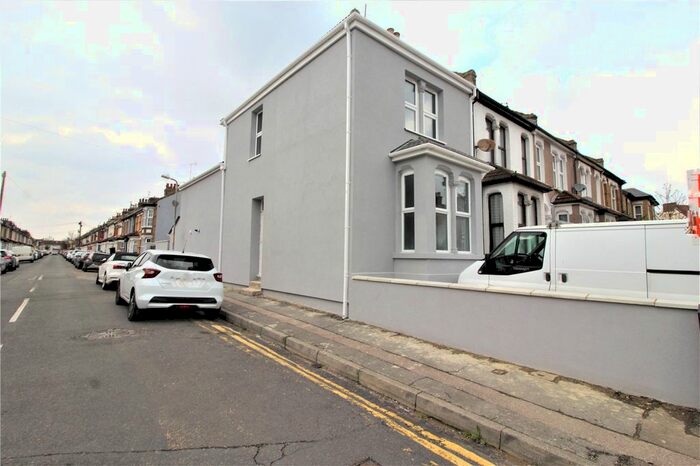 3 Bedroom End Of Terrace House To Rent In Pelham Road, Gravesend, Kent, DA11