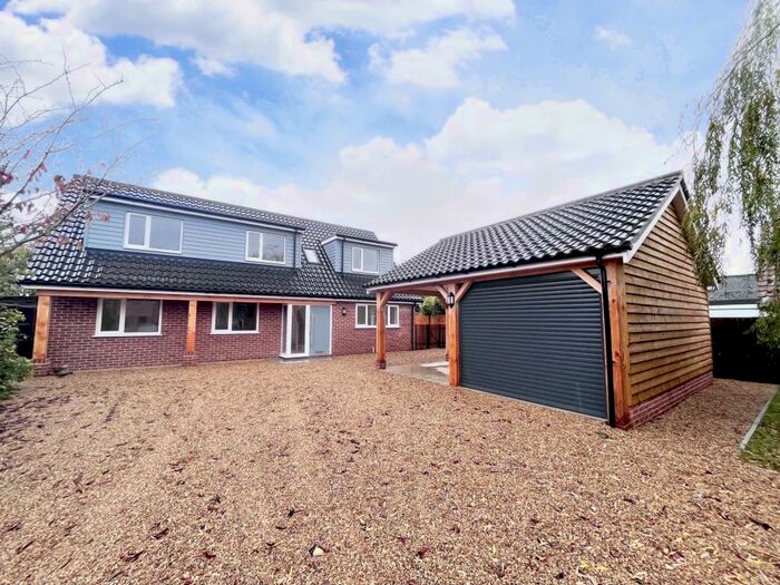 5 Bedroom Chalet To Rent In Butchers Common, Neatishead, NR12