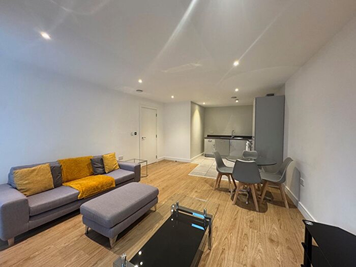 2 Bedroom Flat To Rent In New Walk Place, Leicester, LE1