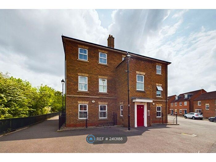 2 Bedroom Flat To Rent In Arncott Way, Aylesbury, HP19