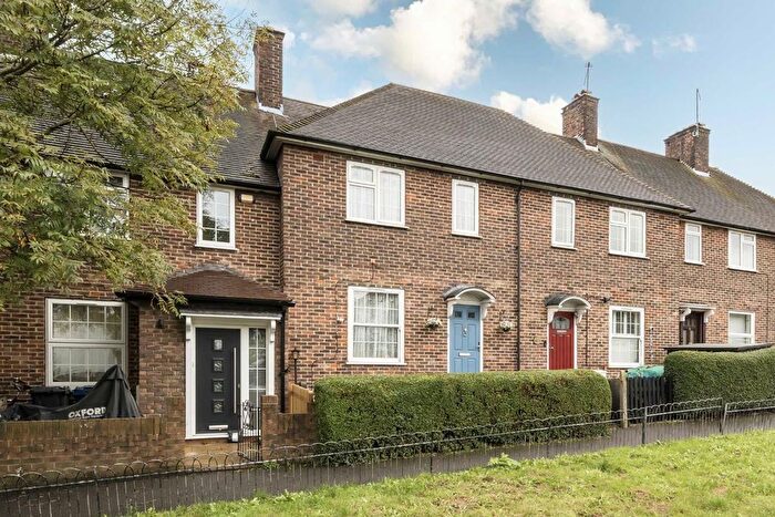 2 Bedroom Property For Sale In Greenford Avenue, Hanwell, W7