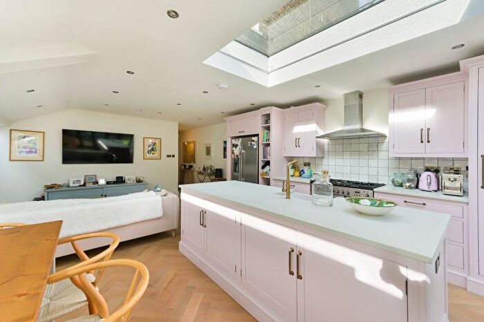 2 Bedroom Detached House To Rent In Lime Grove, London, W12