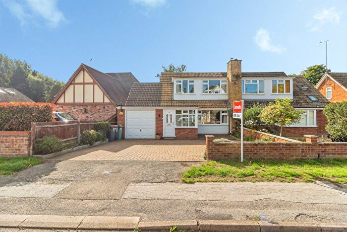 4 Bedroom Semi-Detached House For Sale In Plantation Road, Leighton Buzzard, LU7