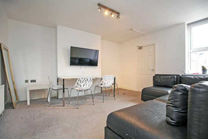 5 Bedroom Maisonette To Rent In (£pppw) Newlands Road, Jesmond, Newcastle Upon Tyne, NE2