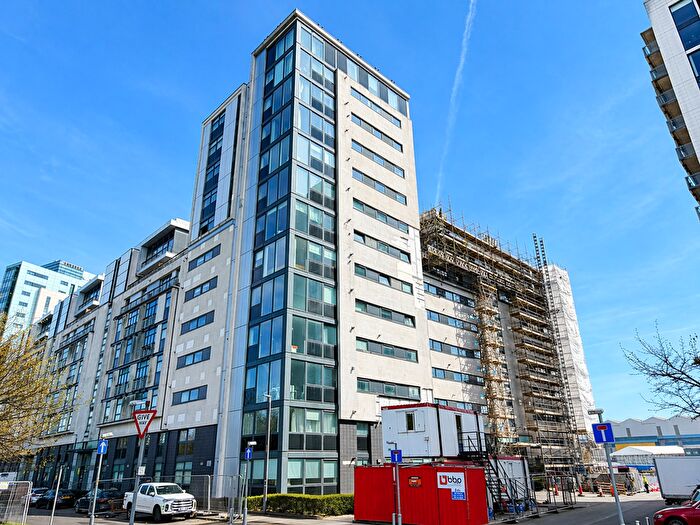 2 Bedroom Flat For Sale In Castlebank Place, Glasgow, G11