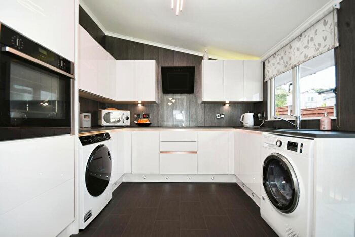 2 Bedroom Bungalow For Sale In Sunningdale Park, Chesterfield, Derbyshire, S42