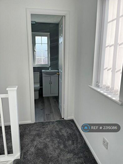 2 Bedroom End Of Terrace House To Rent In Renshaw Close, Luton, LU2