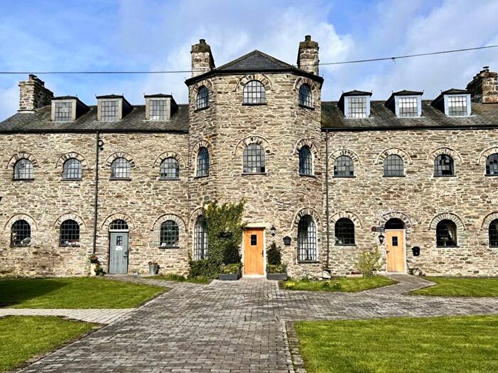 3 Bedroom Town House For Sale In Tai'r Aran, Plassey Street, Bala, LL23
